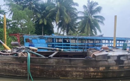 Tạm giữ 2 cát tặc lái ghe bỏ chạy làm Đại úy Công an Vĩnh Long đứt lìa chân