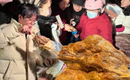 Món ăn "đắt giá" được tranh giành bởi sinh viên 3 trường đại học danh tiếng bậc nhất Trung Quốc: Không đặt trước thì chưa chắc mua nổi!