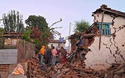 Động đất ở Nepal: Số người tử vong tăng lên gần 160, nhiều ngôi nhà bị chôn vùi trong đống đổ nát
