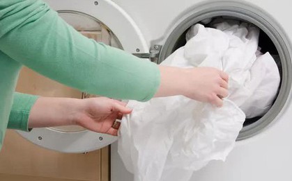 5 mẹo giúp ga trải giường, chăn mền không bị cuộn tròn trong máy sấy