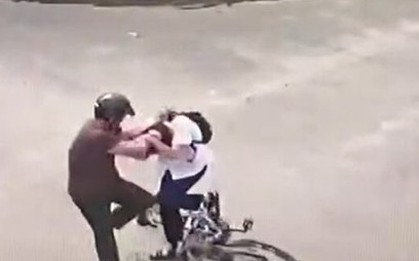 Một học sinh lớp 9 bị cha của bạn đánh phải nhập viện cấp cứu