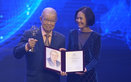 Nữ giáo sư gây ấn tượng với thần thái nổi bật tại Lễ trao giải VinFuture 2023 là ai?