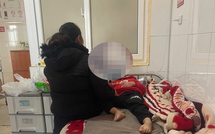 Nhiều học sinh đau bụng sau bữa trưa phải nhập viện ở Thanh Hoá: Nhà trường, phường báo cáo số liệu không đúng