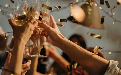 Bẽ bàng họp lớp: Lớp trưởng rời nhóm chung bởi chứng kiến cảnh bạn cũ khi ăn uống thì khoe khoang chém gió, lúc thanh toán hóa đơn ai cũng "im thin thít và lặn mất tăm"