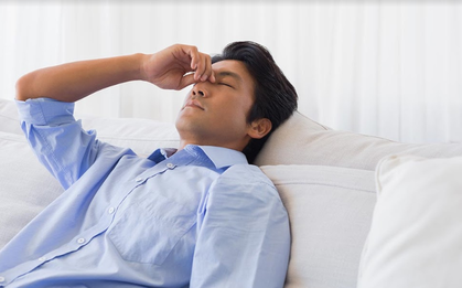 Ù tai đến mất ngủ cả tháng, nam thanh niên ngỡ ngàng nhận kết quả chẩn đoán, hóa ra do thói xấu nhiều người mắc