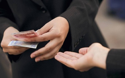Cuối năm, nhiều người nợ tiền không trả, người EQ thấp trực tiếp đòi, còn bậc "cao thủ" đòi tiền qua 4 bước