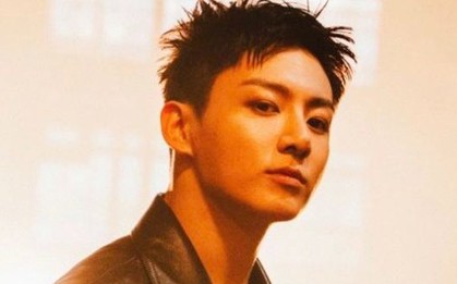Jungkook (BTS) cạo đầu nhập ngũ