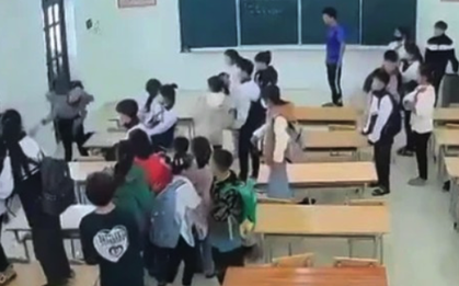 Cô giáo bị học sinh ném dép: Lỗi lớn nhất thuộc về hiệu trưởng