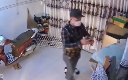 CLIP: Người đàn ông ở quận 6 tỉ mỉ lựa đồ ăn trộm