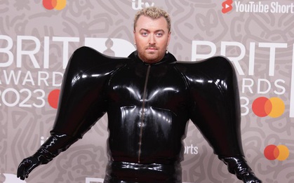 Sam Smith bị chỉ trích về trang phục tại Brit Awards 2023