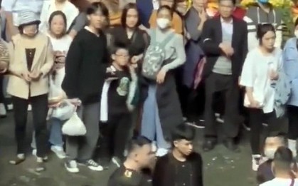 Tạm giữ hai du khách đánh bảo vệ ở chùa Hương vì bị nhắc nhở