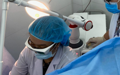 Người phụ nữ trẻ gặp biến chứng sau khi tân trang vùng kín