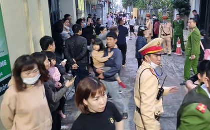 Người đàn ông bỗng nhiên châm lửa đốt nhà rồi cầm 2 dao cố thủ