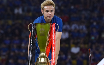 Tân binh V.League tính sa thải HLV Brazil, dự chi tiền tỷ chiêu mộ Theerathon nhưng bất thành?