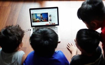Cha mẹ cần xử lý thế nào khi phát hiện con tiếp xúc với trang web "đen"?