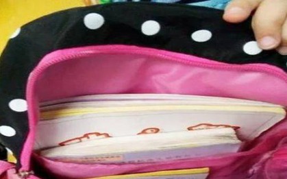 Phát hiện "vật người lớn" trong túi quần con gái, mẹ không mắng, còn mua tặng 1 món quà khiến con bật khóc vì quá tâm lý