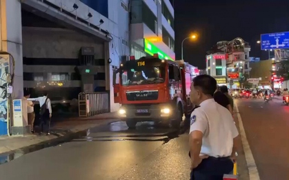 Cháy tại tòa nhà cho thuê văn phòng ở TP.HCM, nhiều người hoảng loạn bỏ chạy