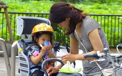 Vì sao phụ nữ Nhật ngày càng ngại sinh con?