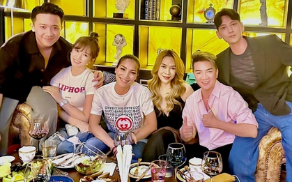 Mỹ Tâm khoe nhan sắc nổi bật khi gặp gỡ Hồng Ngọc và các đồng nghiệp