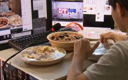 Mukbang - Trào lưu "ăn thùng uống vại" đang "hot" trên thế giới: Ai không nên áp dụng?