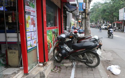 Bi hài cảnh sinh hoạt 1 mét vỉa hè chia đôi của người dân Hà Nội