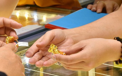 Giá vàng hôm nay 21/3: Tăng sốc rồi giảm mạnh