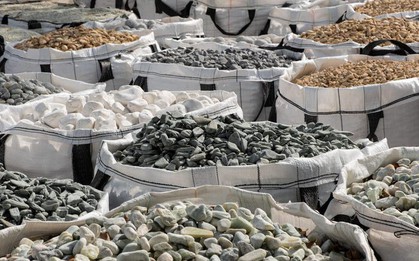 Nhà băng lớn nhất thế giới bị lừa một vố "đau điếng": Bỏ hơn 30 tỷ VND để mua mặt hàng quý nhưng mở ra toàn túi đá
