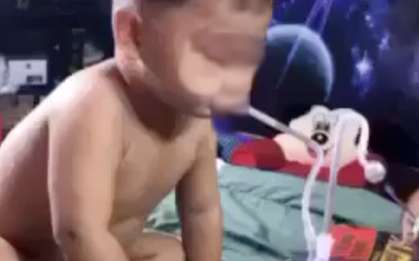 Xác minh clip bé 3 tuổi được cho là bị ép hút ma túy đá gây xôn xao mạng xã hội
