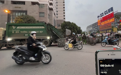 Xe thu gom rác hoạt động trong giờ cấm, xe tập kết rác chiếm dụng lòng lề đường