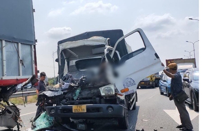 2 xe tải va chạm, cao tốc TP.HCM - Long Thành ùn tắc kéo dài