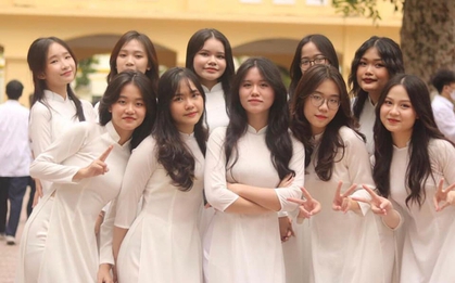 Nữ sinh Phan Đình Phùng "xinh xỉu" trong tà áo dài mừng 8/3: Không hổ danh là trường nhiều nam thanh nữ tú nhất Hà Nội!