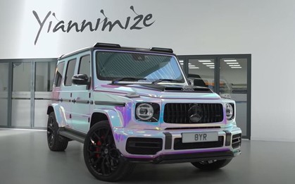 Bé gái 10 tuổi được gia đình tặng Mercedes-AMG G 63, tự tay cầm lái có hẳn Rolls-Royce hộ tống