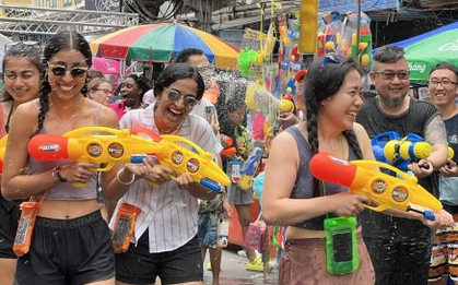 Lễ hội Songkran tưng bừng tại Khaosan (Bangkok) sau 3 năm đại dịch Covid-19