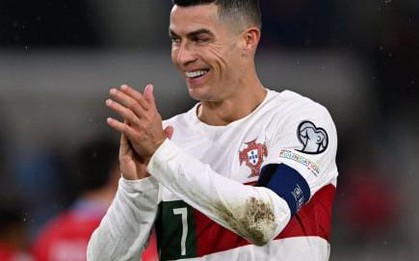 Bí ẩn móng chân sơn màu đen của Cristiano Ronaldo