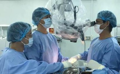 Nữ bệnh nhân 60 tuổi cao thêm 8cm sau phẫu thuật cột sống