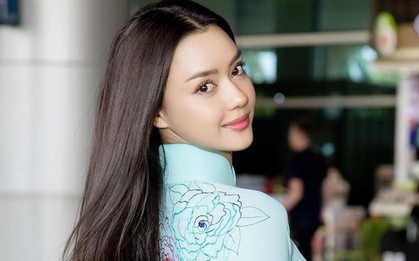 Hoa hậu Hoàn vũ Thái Lan gặp sự cố lộ nội y khi mặc áo dài