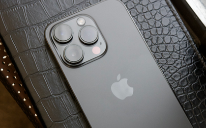 Trên logo "quả táo" của iPhone hóa ra có nút bấm bí mật - Chạm nhẹ vào là khóa màn hình hoặc mở ứng dụng