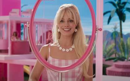 Margot Robbie không thể "hồng" hơn trong trailer mới của Barbie