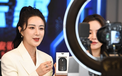 Thâm nhập thế giới của những “chiến thần” livestream: Đứng sau màn hình thu tiền tỷ, biến mất sau 1 đêm và góc khuất chẳng ai thấu
