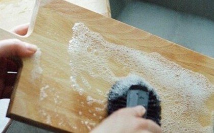 Cách làm sạch thớt gỗ để tránh rước bệnh vào người
