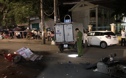 Xe tải mất lái tông hàng loạt xe máy khiến nhiều người bị thương
