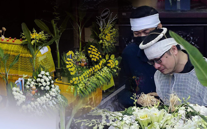 Người thân, bạn bè khóc nghẹn, tiễn đưa 4 bà cháu tử vong trong vụ cháy nhà tại Hà Nội