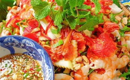 Gỏi gà măng cụt, trà hoa giấy gây bão mạng: Chuyên gia dinh dưỡng nói gì?