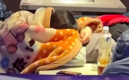 Haidilao Trung Quốc "vỡ trận" dịp nghỉ lễ: Nhiều khách hàng coi quán là phòng ngủ, khách mới hết chỗ ăn