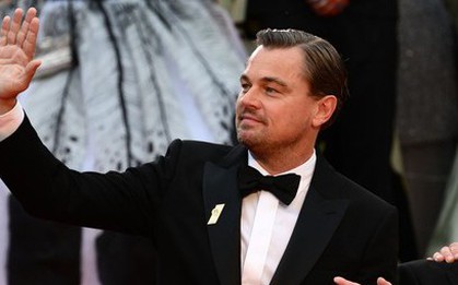 Leonardo DiCaprio 50 tuổi vẫn gây sốt thảm đỏ kèm 9 phút vỗ tay