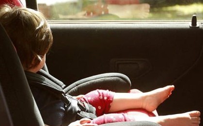 Bé gái 2 tuổi chết thảm vì cha mẹ bỏ quên trong ô tô ngày nắng nóng