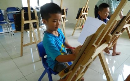Phụ huynh TP.HCM chi tiền triệu cho con tham gia khóa bán trú hè