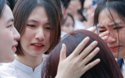 Hiệu trưởng khuyên học sinh "không cần cố quên thất bại" trong ngày chia tay