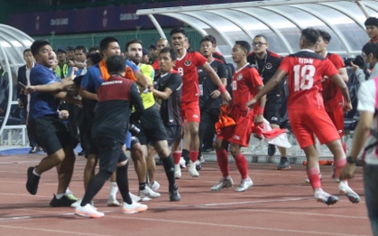 LĐBĐ Indonesia không phạt cầu thủ ẩu đả ở chung kết SEA Games 32