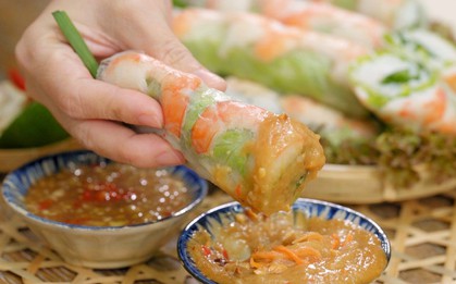 Chả giò và Gỏi cuốn Việt Nam nằm trong 50 món ăn nhẹ hấp dẫn nhất thế giới
